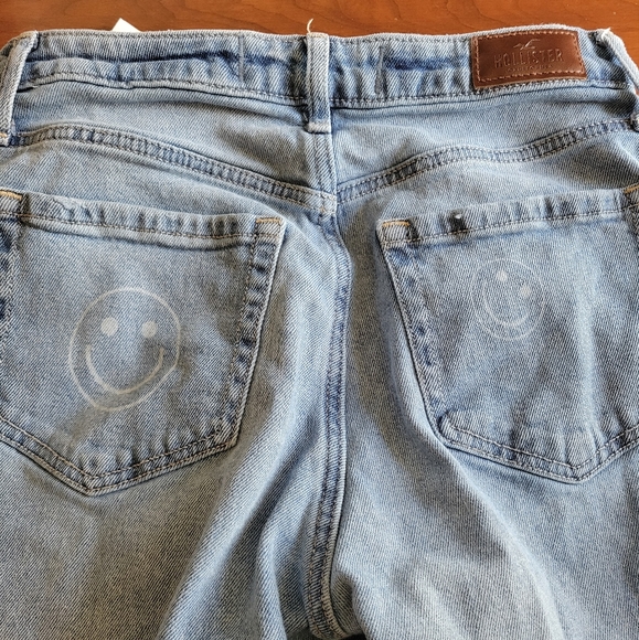 Hollister size 3 Regular smile face jeans - Picture 3 of 5